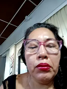 Snapshot of anniecoopeer chatting on 01-20-25, 11:35 anniecoopeer online show from 01-20-25, 11:35