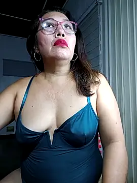 Snapshot of anniecoopeer chatting on 02-24-25, 11:09 anniecoopeer online show from 02-24-25, 11:09