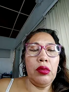 Snapshot of anniecoopeer chatting on 02-25-25, 12:24 anniecoopeer online show from 02-25-25, 12:24