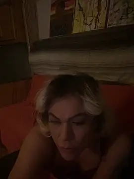 Snapshot of HoneyBdaQueen chatting on 12-06-24, 10:16 HoneyBdaQueen online show from 12-06-24, 10:16