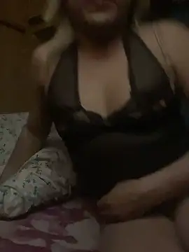 Snapshot of HoneyBdaQueen chatting on 12-20-24, 02:16 HoneyBdaQueen online show from 12-20-24, 02:16