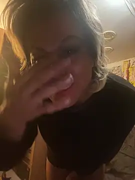 Snapshot of HoneyBdaQueen chatting on 01-08-25, 04:34 HoneyBdaQueen online show from 01-08-25, 04:34