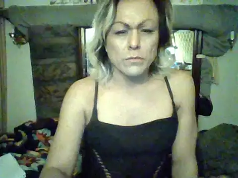 Snapshot of HoneyBdaQueen chatting on 02-14-25, 08:31 HoneyBdaQueen online show from 02-14-25, 08:31