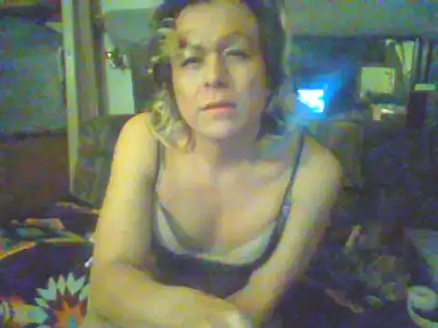 Snapshot of HoneyBdaQueen chatting on 03-01-25, 01:51 HoneyBdaQueen online show from 03-01-25, 01:51