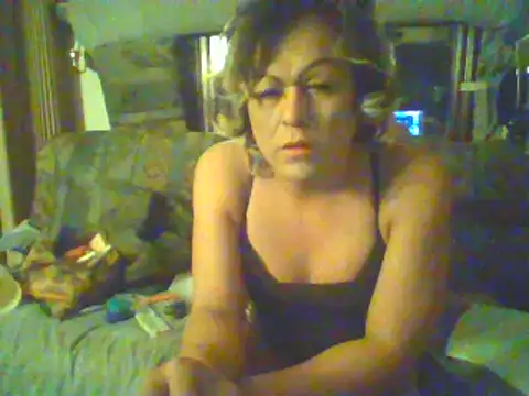 Snapshot of HoneyBdaQueen chatting on 03-11-25, 10:18 HoneyBdaQueen online show from 03-11-25, 10:18