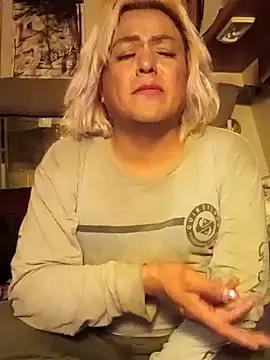 Snapshot of HoneyBdaQueen chatting on 09-28-25, 03:34 HoneyBdaQueen online show from 09-28-25, 03:34