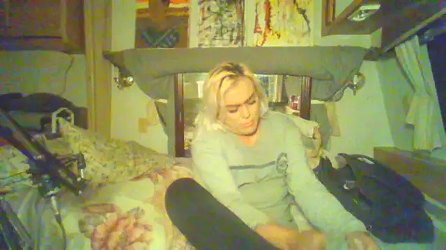 Snapshot of HoneyBdaQueen chatting on 10-21-25, 07:53 HoneyBdaQueen online show from 10-21-25, 07:53