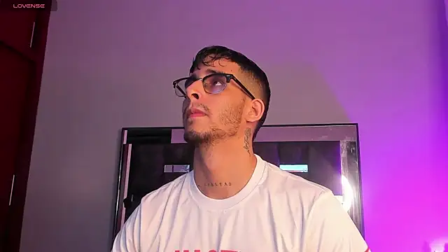 iamcamiloo  online show from 03-07-25, 04:24