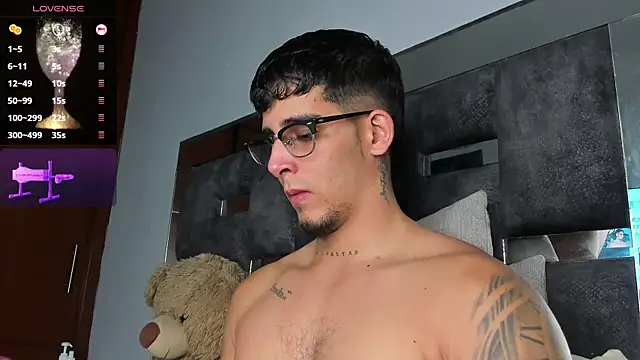 iamcamiloo  online show from 10-31-25, 05:41