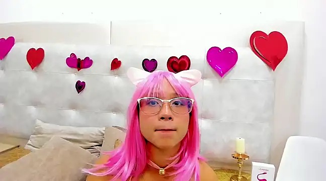 Snapshot of MelanieRoah chatting on 02-15-25, 01:53 MelanieRoah online show from 02-15-25, 01:53