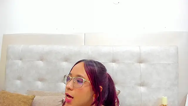 Snapshot of MelanieRoah chatting on 02-25-25, 02:47 MelanieRoah online show from 02-25-25, 02:47