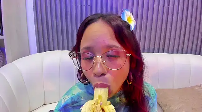 Snapshot of MelanieRoah chatting on 03-15-25, 10:44 MelanieRoah online show from 03-15-25, 10:44