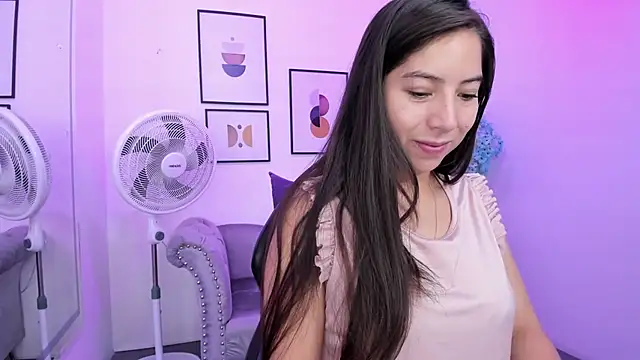 Ema louis  online show from 12-11-24, 12:23