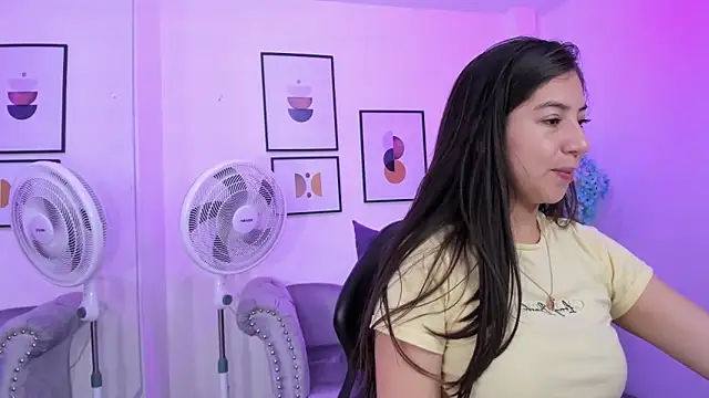 Ema louis  online show from 12-12-24, 12:22