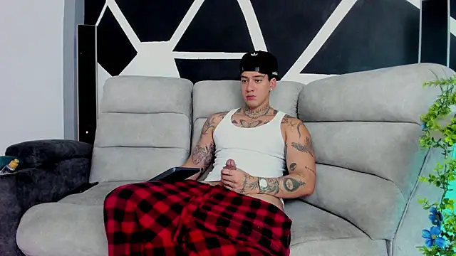 JUSTIN FULLER1 online show from 11-08-25, 04:40