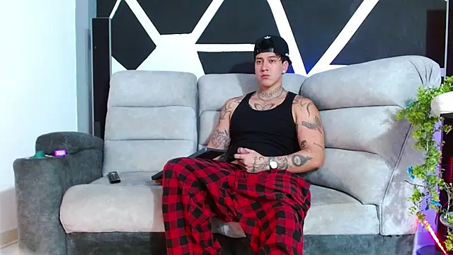 JUSTIN FULLER1 online show from 11-19-25, 04:51