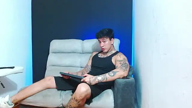 JUSTIN FULLER1 online show from 05-08-26, 10:48