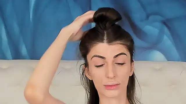 SkinnyDolly online show from 10-04-25, 02:09