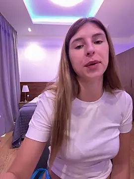 emma05 online show from 11-28-25, 06:49