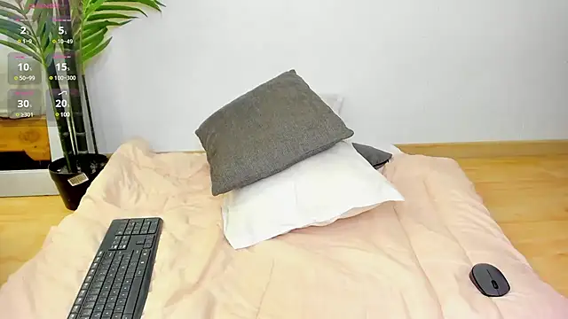 Snapshot of Abril_Storm chatting on 02-18-25, 12:04 Abril Storm online show from 02-18-25, 12:04