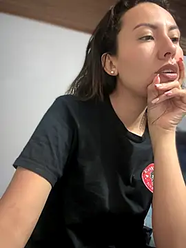 im lorein online show from 10-04-25, 01:47