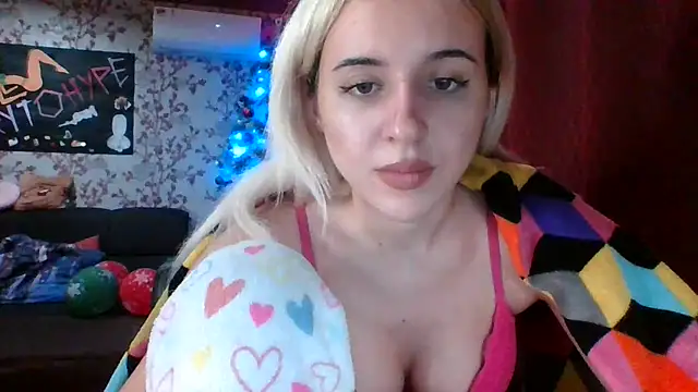 Snapshot of Puregirlaa chatting on 01-08-25, 03:50 Puregirlaa online show from 01-08-25, 03:50
