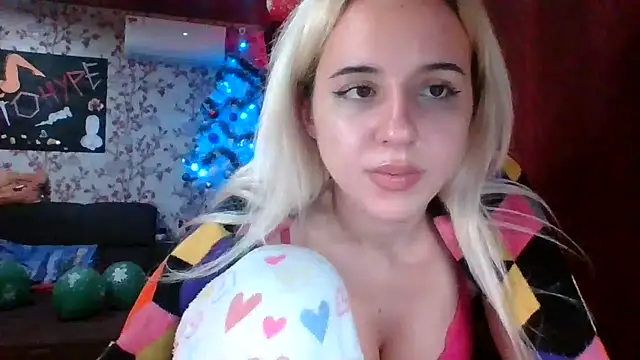 Snapshot of Puregirlaa chatting on 01-15-25, 06:51 Puregirlaa online show from 01-15-25, 06:51