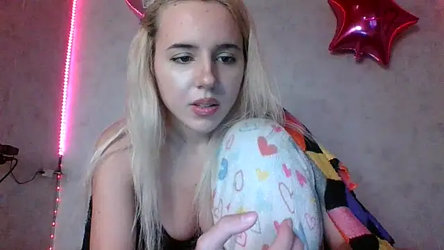 Snapshot of Puregirlaa chatting on 03-03-25, 01:09 Puregirlaa online show from 03-03-25, 01:09