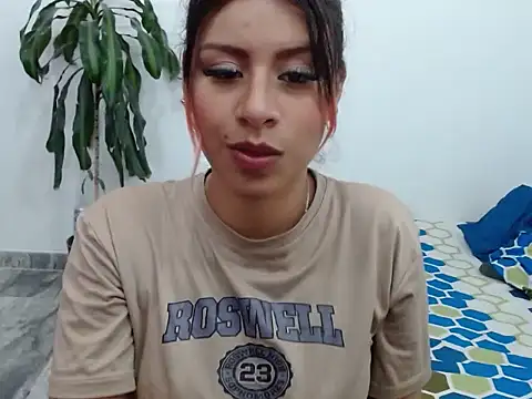 Snapshot of maye_dan chatting on 02-19-25, 01:40 maye dan online show from 02-19-25, 01:40