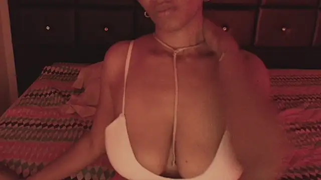 Snapshot of SashaBrianna99 chatting on 10-18-25, 12:02 SashaBrianna99 online show from 10-18-25, 12:02