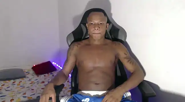 Snapshot of Alid_17 chatting on 12-12-24, 10:02 Alid 17 online show from 12-12-24, 10:02