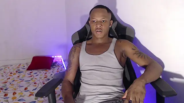 Snapshot of Alid_17 chatting on 12-13-24, 01:26 Alid 17 online show from 12-13-24, 01:26