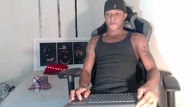 Snapshot of Alid_17 chatting on 12-13-24, 11:06 Alid 17 online show from 12-13-24, 11:06