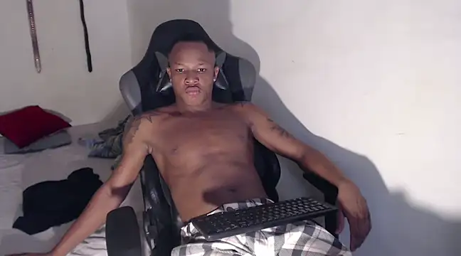 Snapshot of Alid_17 chatting on 12-14-24, 04:20 Alid 17 online show from 12-14-24, 04:20