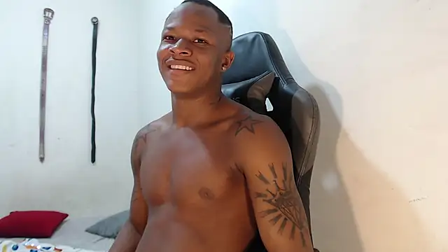 Snapshot of Alid_17 chatting on 12-17-24, 06:20 Alid 17 online show from 12-17-24, 06:20