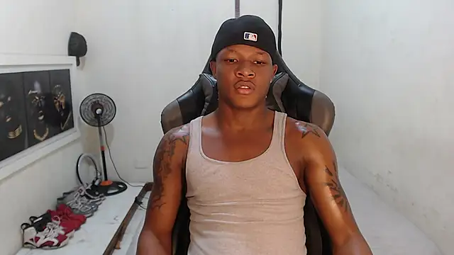 Snapshot of Alid_17 chatting on 12-19-24, 08:13 Alid 17 online show from 12-19-24, 08:13