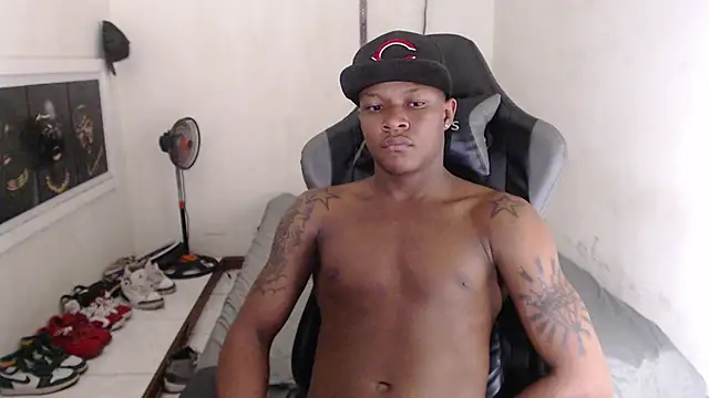 Snapshot of Alid_17 chatting on 12-24-24, 01:49 Alid 17 online show from 12-24-24, 01:49