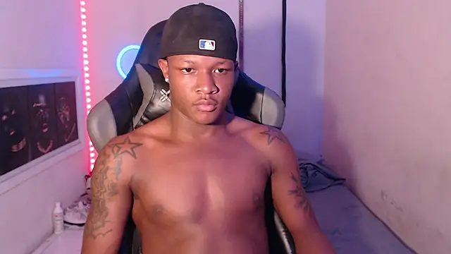 Snapshot of Alid_17 chatting on 01-02-25, 09:39 Alid 17 online show from 01-02-25, 09:39