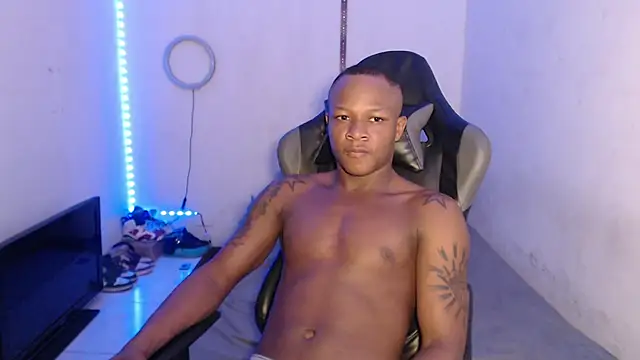 Snapshot of Alid_17 chatting on 01-13-25, 05:55 Alid 17 online show from 01-13-25, 05:55