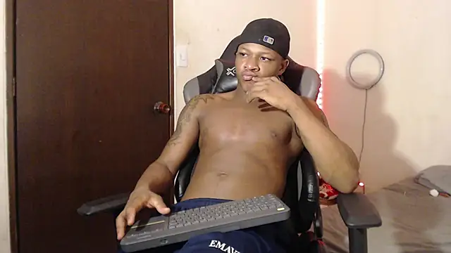 Snapshot of Alid_17 chatting on 01-20-25, 10:37 Alid 17 online show from 01-20-25, 10:37