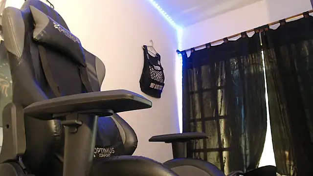 Snapshot of Alid_17 chatting on 01-29-25, 02:21 Alid 17 online show from 01-29-25, 02:21