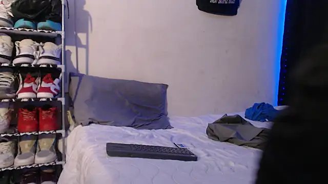 Snapshot of Alid_17 chatting on 02-07-25, 09:05 Alid 17 online show from 02-07-25, 09:05