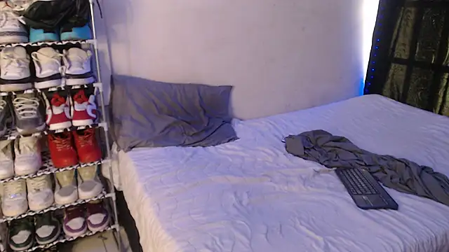 Snapshot of Alid_17 chatting on 02-07-25, 03:08 Alid 17 online show from 02-07-25, 03:08