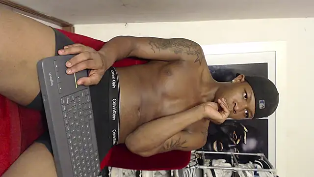 Snapshot of Alid_17 chatting on 02-10-25, 12:30 Alid 17 online show from 02-10-25, 12:30