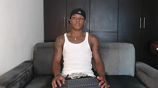 Snapshot of Alid_17 chatting on 02-28-25, 09:01 Alid 17 online show from 02-28-25, 09:01