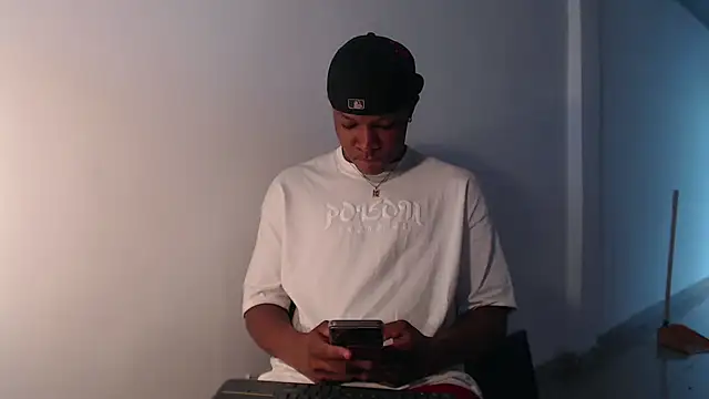 Snapshot of Alid_17 chatting on 03-12-25, 08:52 Alid 17 online show from 03-12-25, 08:52