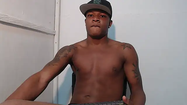 Snapshot of Alid_17 chatting on 03-16-25, 03:06 Alid 17 online show from 03-16-25, 03:06