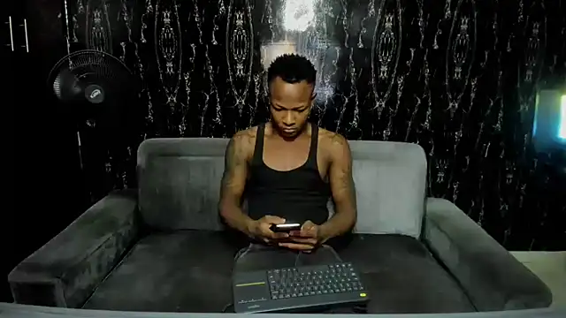 Snapshot of Alid_17 chatting on 10-18-25, 06:48 Alid 17 online show from 10-18-25, 06:48