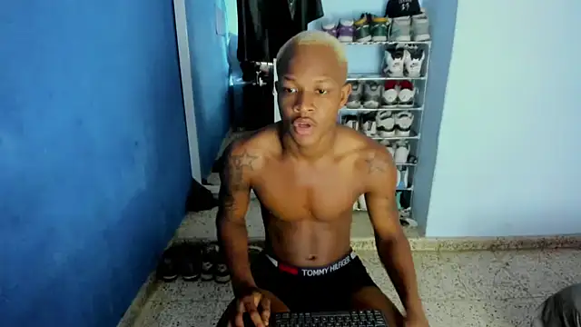 Snapshot of Alid_17 chatting on 10-30-25, 07:58 Alid 17 online show from 10-30-25, 07:58