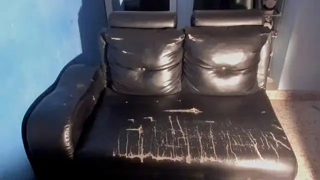 Snapshot of Alid_17 chatting on 10-31-25, 11:33 Alid 17 online show from 10-31-25, 11:33